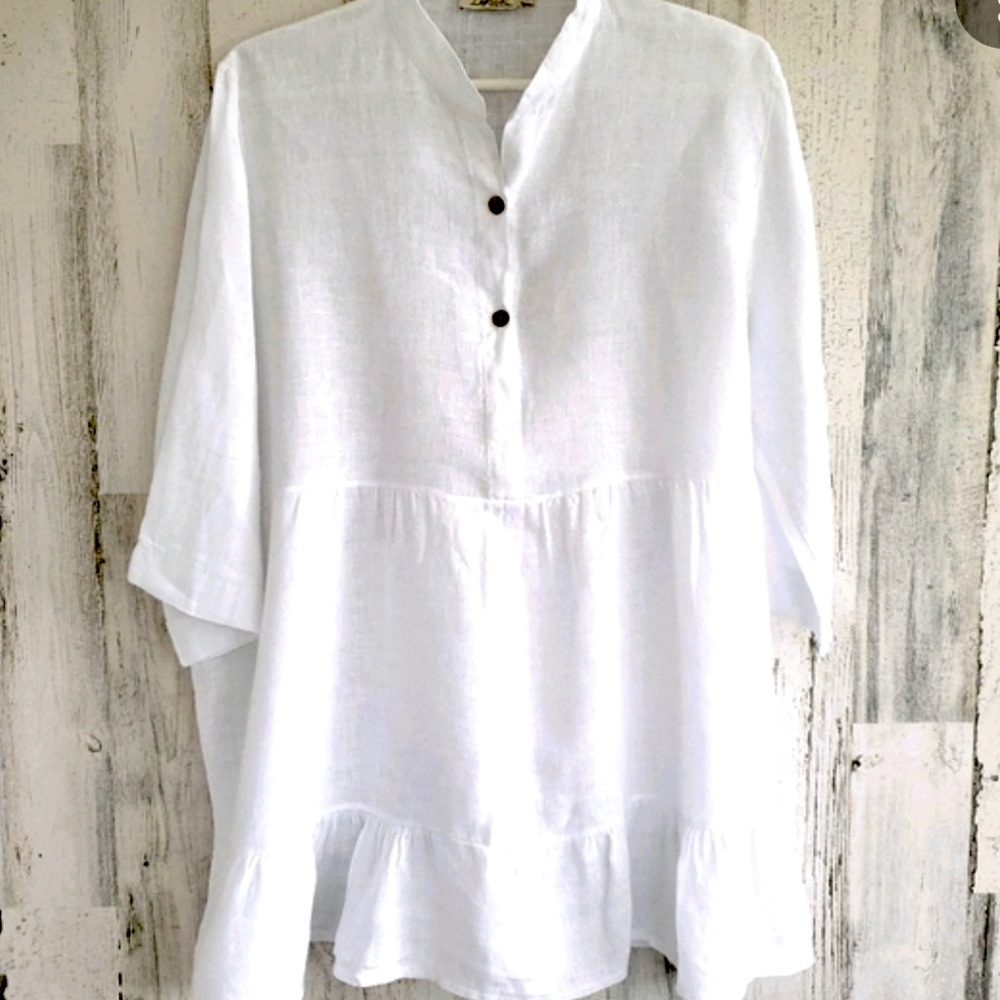 Logica Crisp White Linen Blouse with Ruffled Hemline; Size Small